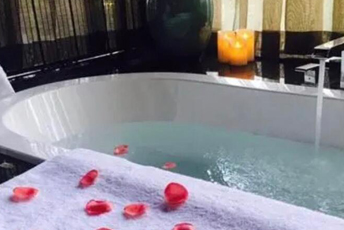 佛山顺德区水疗池中的失重冥想:当身体学会漂浮